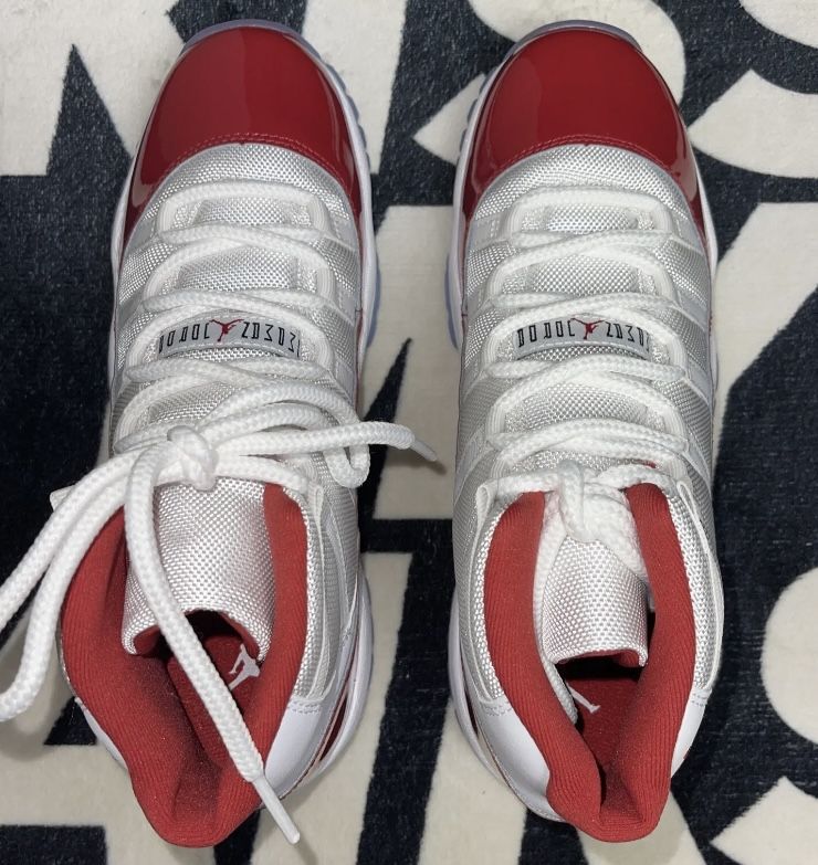Nike Air Jordan 11 Retro Cherry 2022 size 7Y/GS
