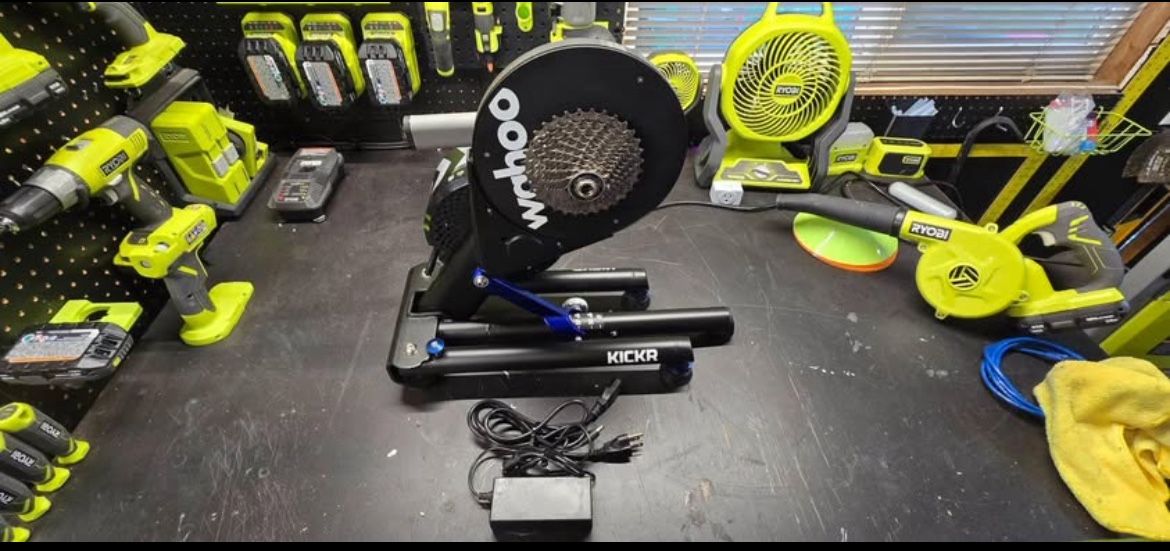 Wahoo Kicker Smart Trainer