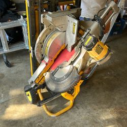 Dewalt Miter Saw - Carpenter Miter 12”