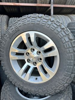 SET OF CHEVY 18” INCH STOCK WHEELS AND TAKEOFF KENDA R/T TIRES 265/65/18 SILVERADO 1500 TAHOE