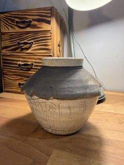 Raku Style Art Pottery Vase Ivory Crackle Glaze & Charcoal Scalloped Detail