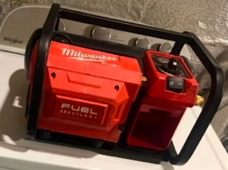 Milwaukee 2840-20 2 Gallon Compact Quiet Compressor