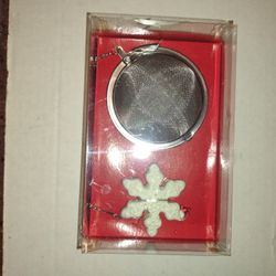 Williams Sonoma Snowflake Spiceball Tea Infuser