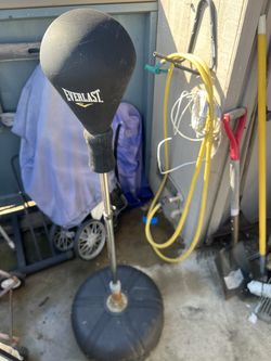Speed Bag On Stand !! Good Condition! $30