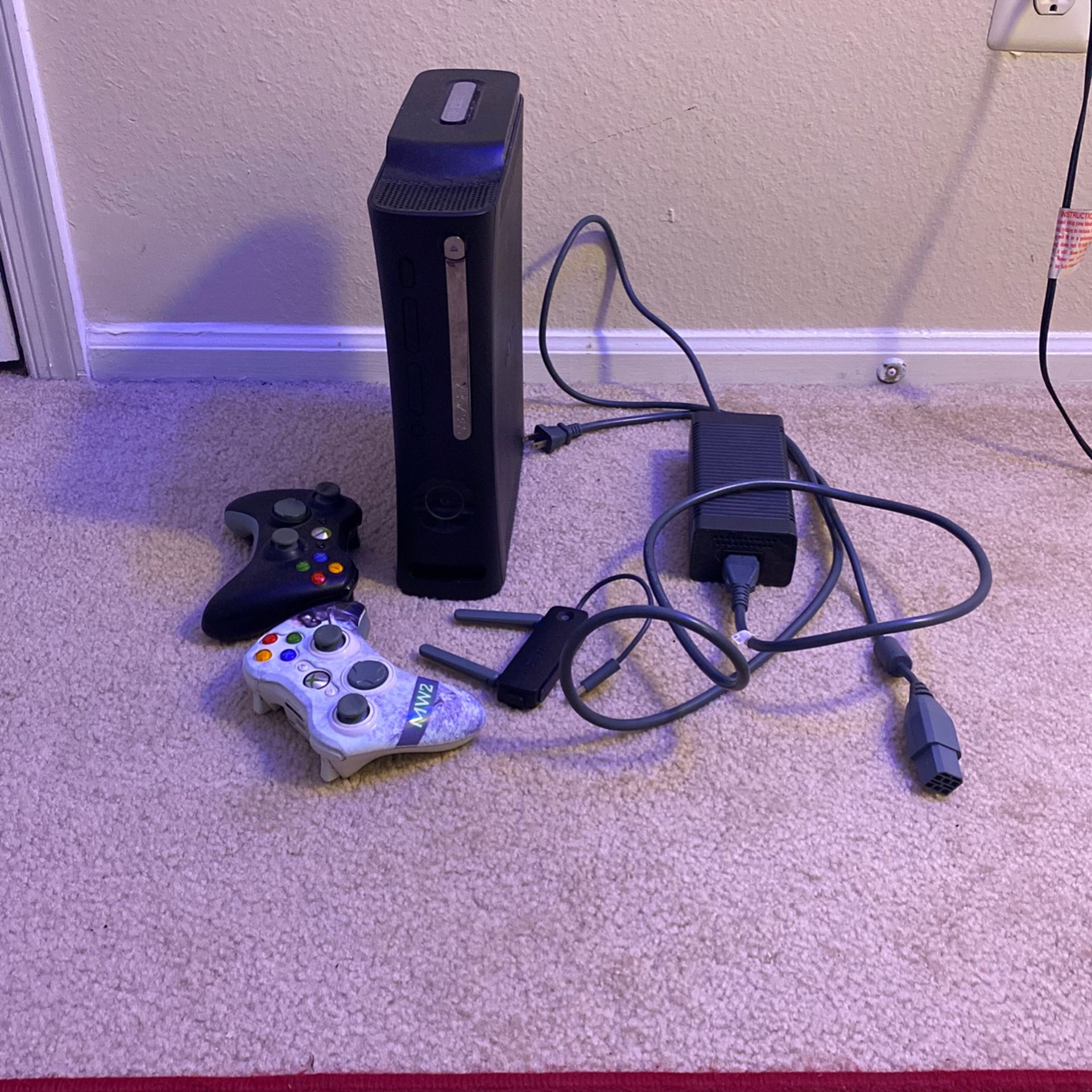 Xbox 360 + Charger + 2 Controllers + Network Adapter