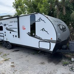 2022 Forest river Black label Gray Wolf