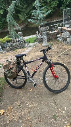 Trek 6000. Medium  size frame