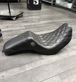 06 and later Dyna Lucky Daves Saddlemen seat