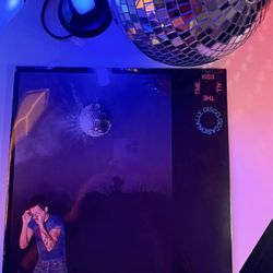 Harry Styles  Kiss All The Time. Disco Occasionally Smoke Machine