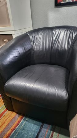 2 Leather Chairs for Living Room