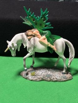 Puckator Emerald Sleeping Fairy & Unicorn Figurine - Fantasy Decor
