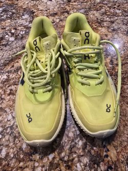 Used Women's On Shoes