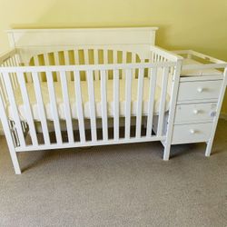 Crib With Mattress And Changing Table 