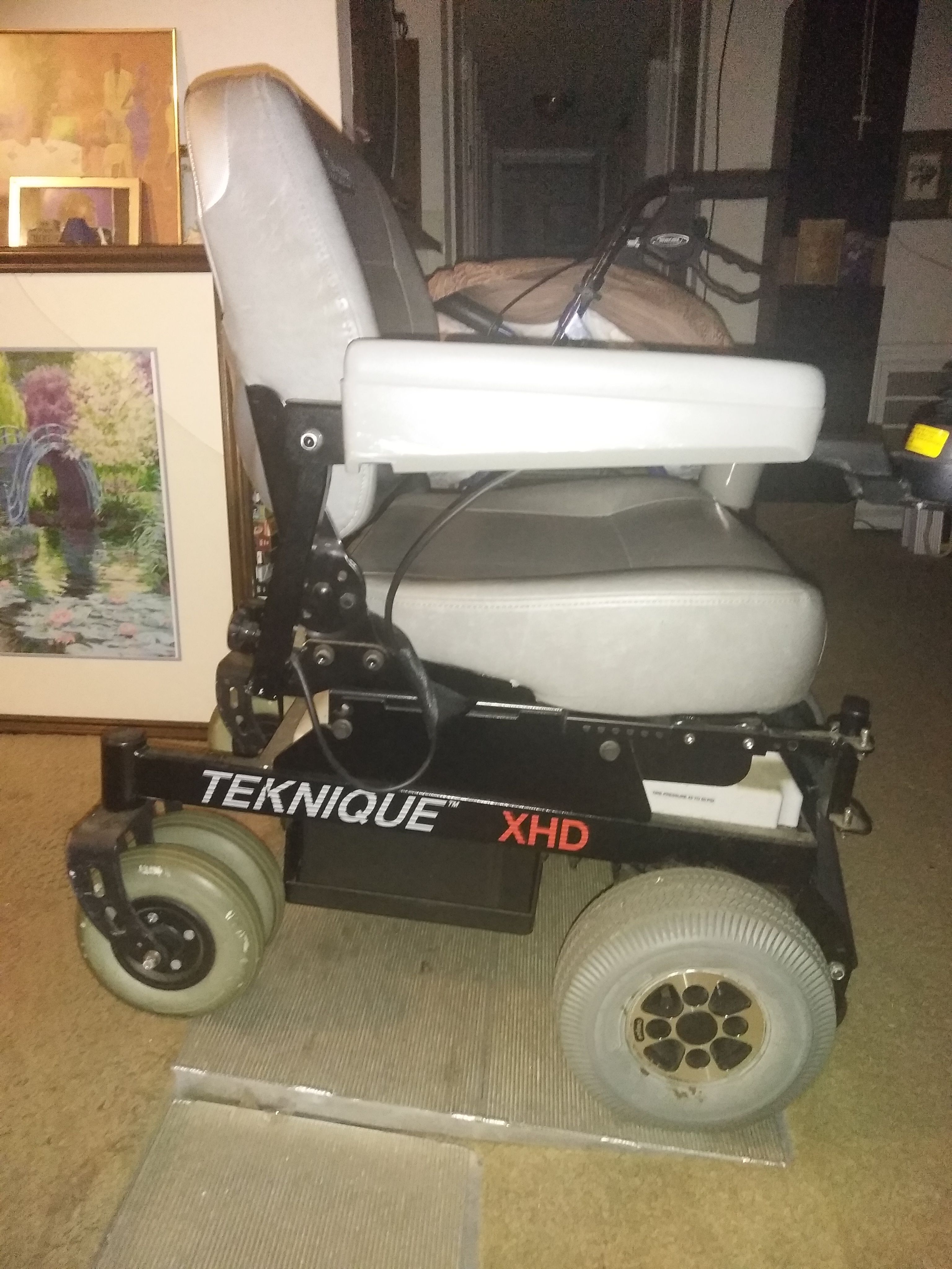 Hoveround teknique HXD electric wheelchair