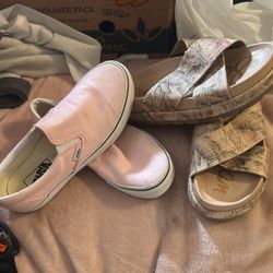 Sandals And Vans Tennis Sandals Are Size 9 And Vans  In Women 8-5 And Man Are 9 
