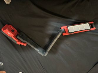 Milwaukee M18 Magnetic Extendable Boom Light