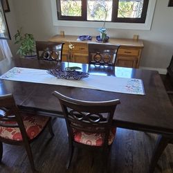 Dinning Table With Chairs