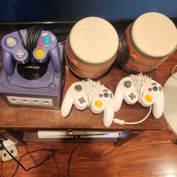 Gamecube With Bongos And 3 Controls