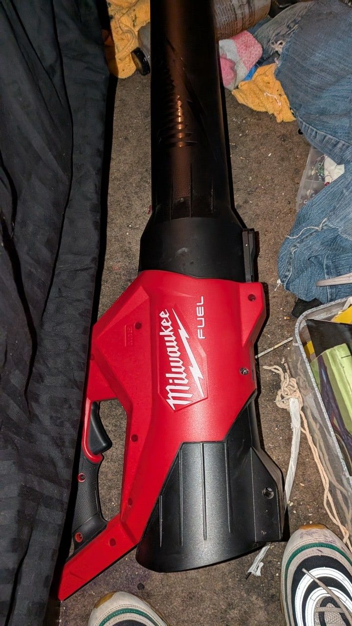 M18 Leaf blower