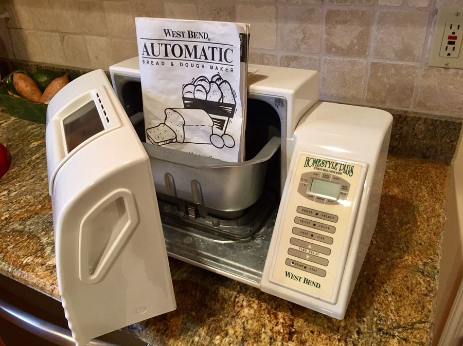 West Bend Automatic Bread & Dough Maker for Sale in Lakewood Township