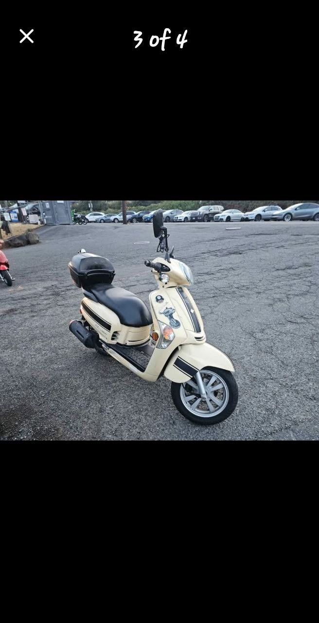 Kymco Like 200i 2014 Scooter.