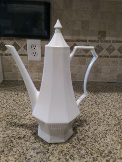 1776 INDEPENDENCE IRONSTONE BY CASTLEUN CHINA /COFFEE SERVER / MADE IN JAPAN