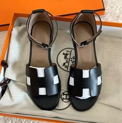 (40) Hermes Santorini Black Sandals