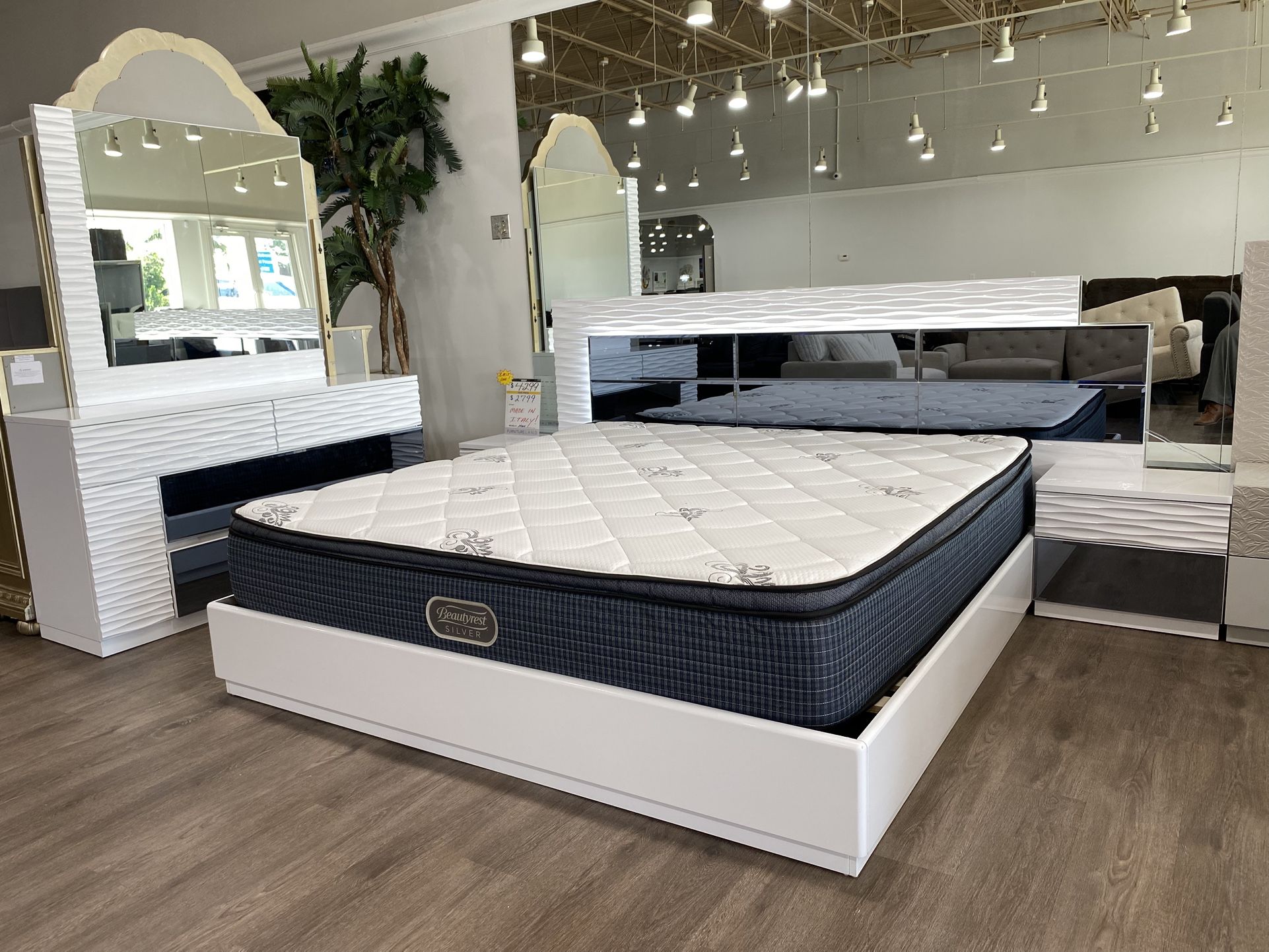 🇮🇹🇮🇹BRAND NEW ITALIAN LAQUER KING BED DRESSER MIRROR (2) NIGHTSTANDS SET ON CLEARANCE OFFER ENDS 05/25 HURRY NOW 🇮🇹🇮🇹