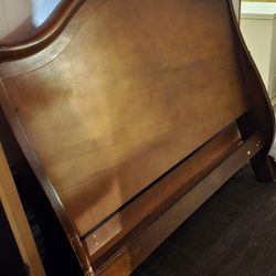 Queen Size Mahogany Wood Bed Frame In Good Condition Asking 50 OBO