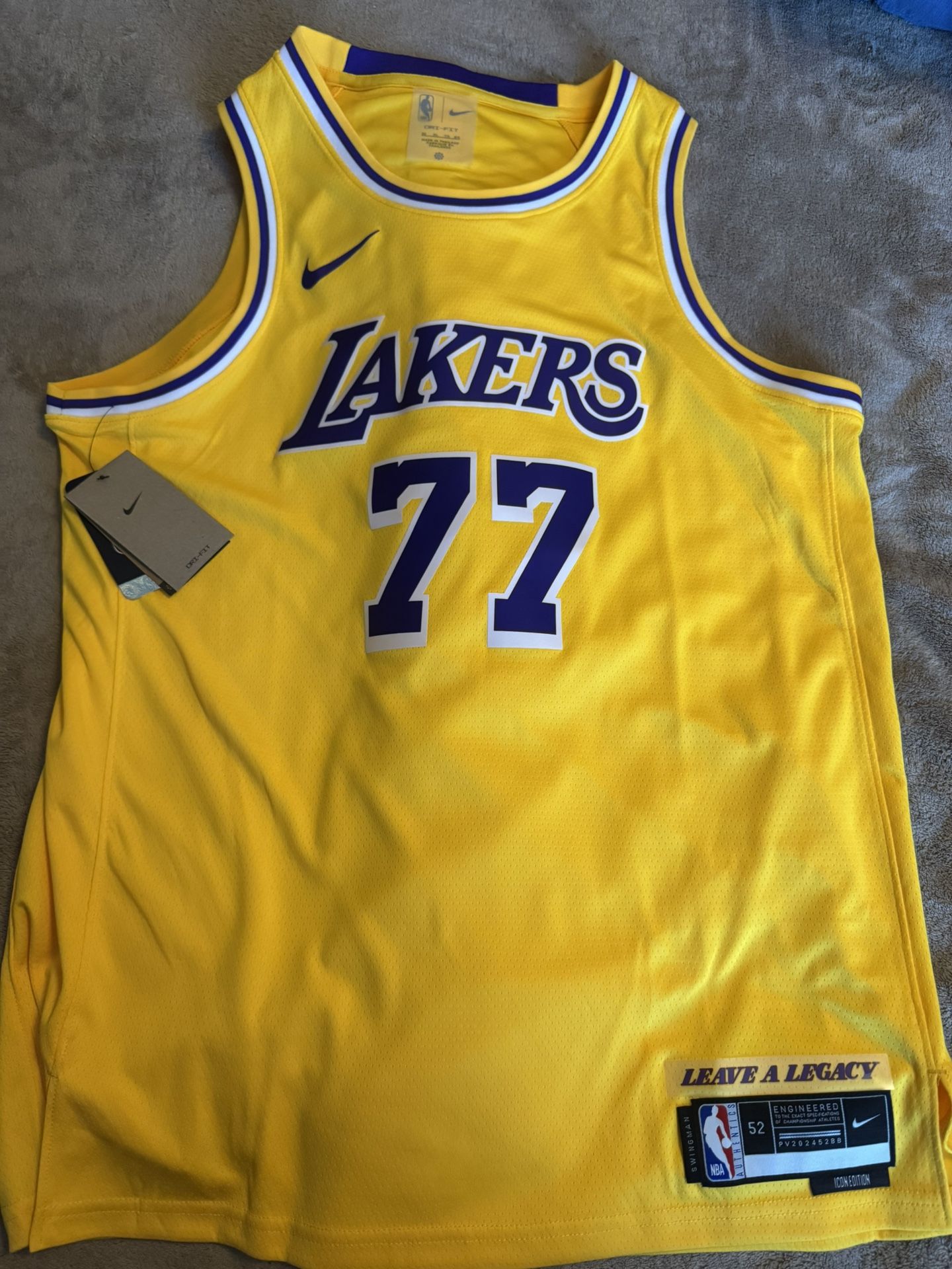 BRAND NEW Nike Luka Doncic Jersey (XL)