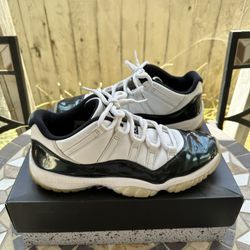 Air Jordan: 11 Retro Lows (Emerald Green) 