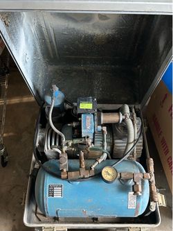 Air Techniques Oil-Less Compresso-Dri Model M5A 115V Dental Air Compressor
