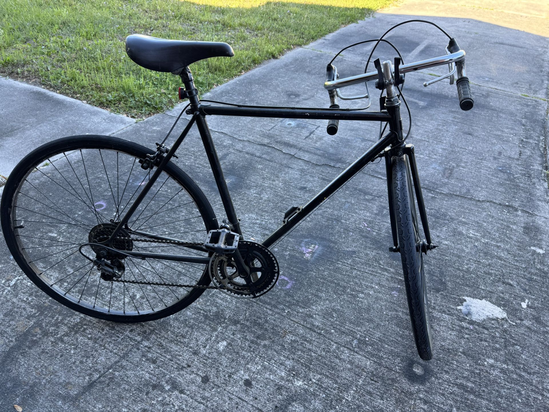 Vintage 1984 Spalding Black 12 Speed Road Bike w/28” Tires