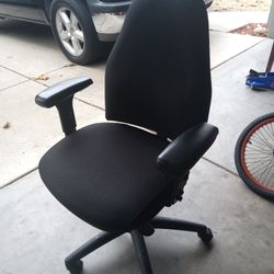 Office Chair very comfortable Like New 