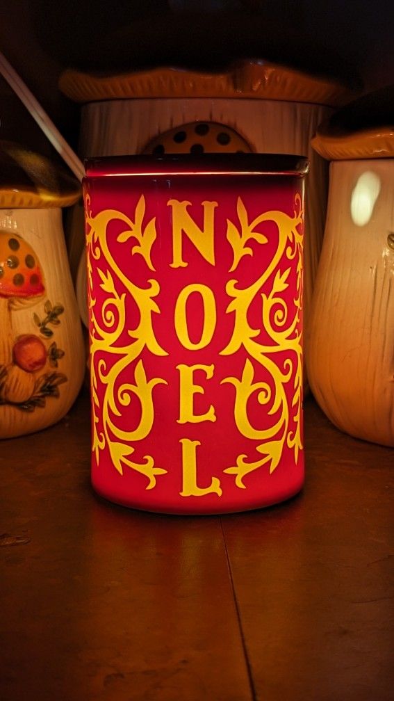 Scentsy Noel Warmer Full Size Red & White