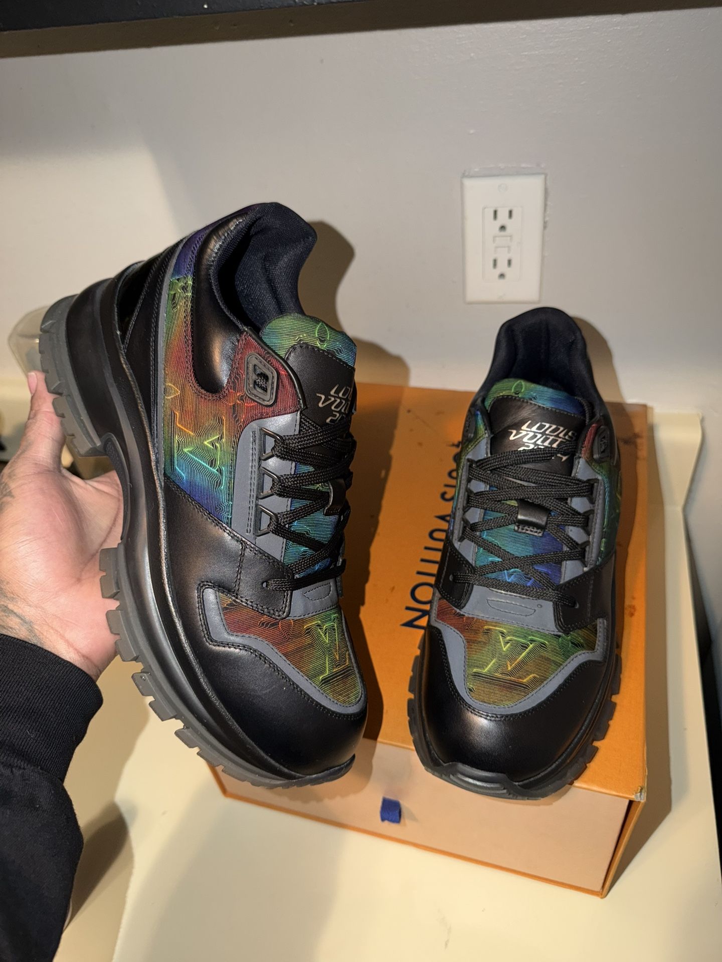 Louis Vuitton 2054 Size 7, Fits Size 8 Or 8.5