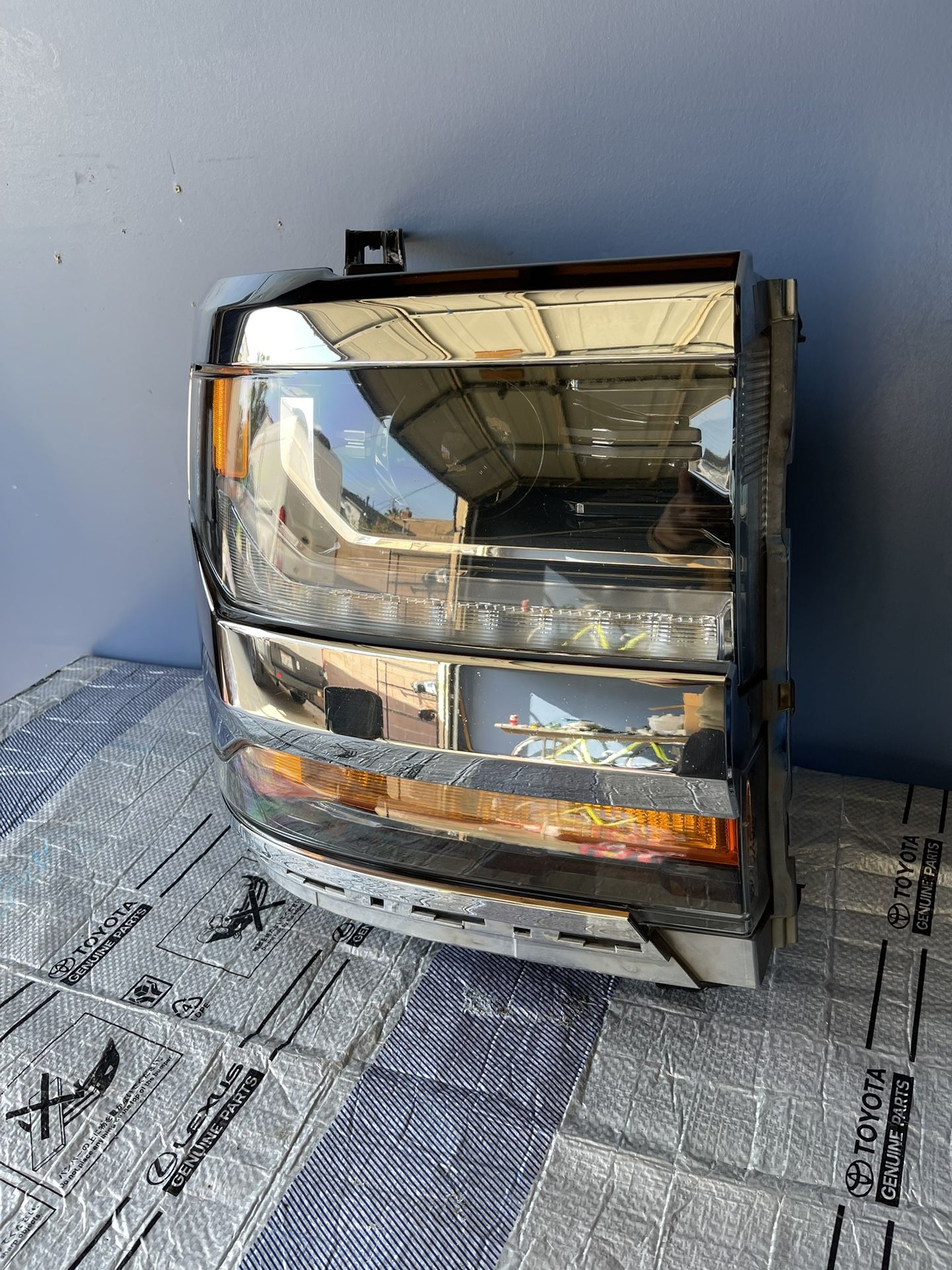 2016 - 2018 Chevy Silverado RH Headlight OEM