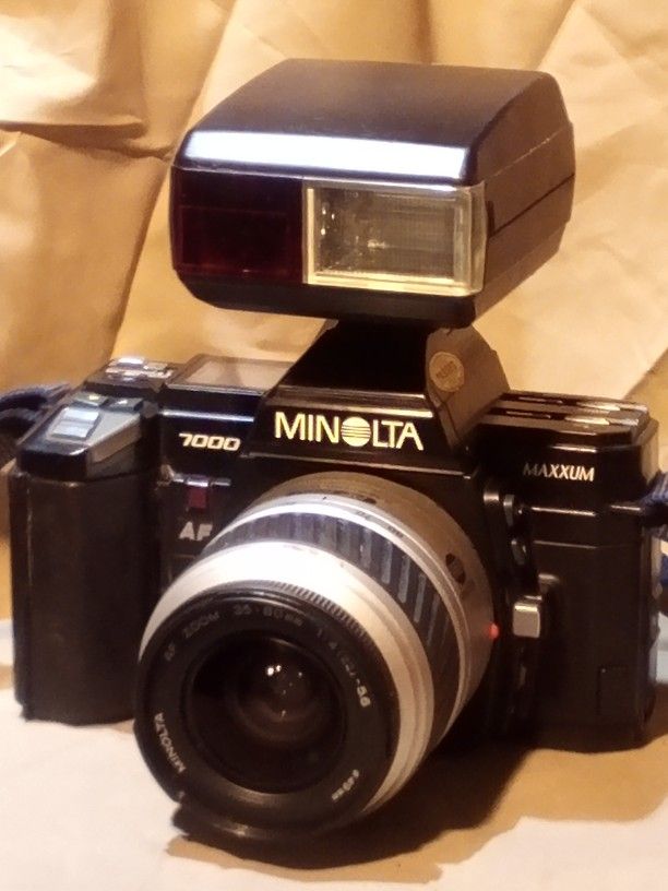VINTAGE MINOLTA MAXXUM 7000 CAMERA
