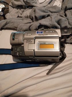 Sony Handycam Vision CCD-TRV37 Video8 Camcorder