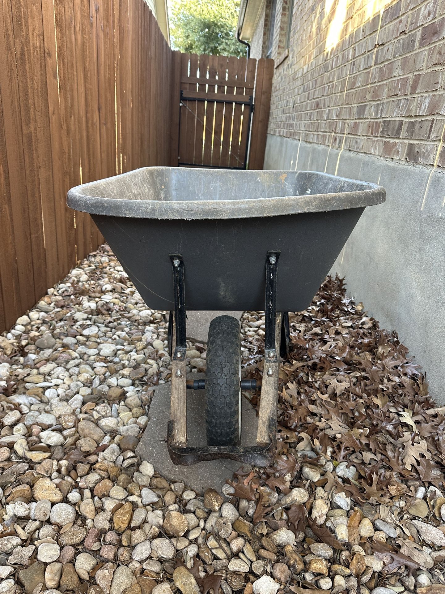 Wheelbarrow With Airless Tire