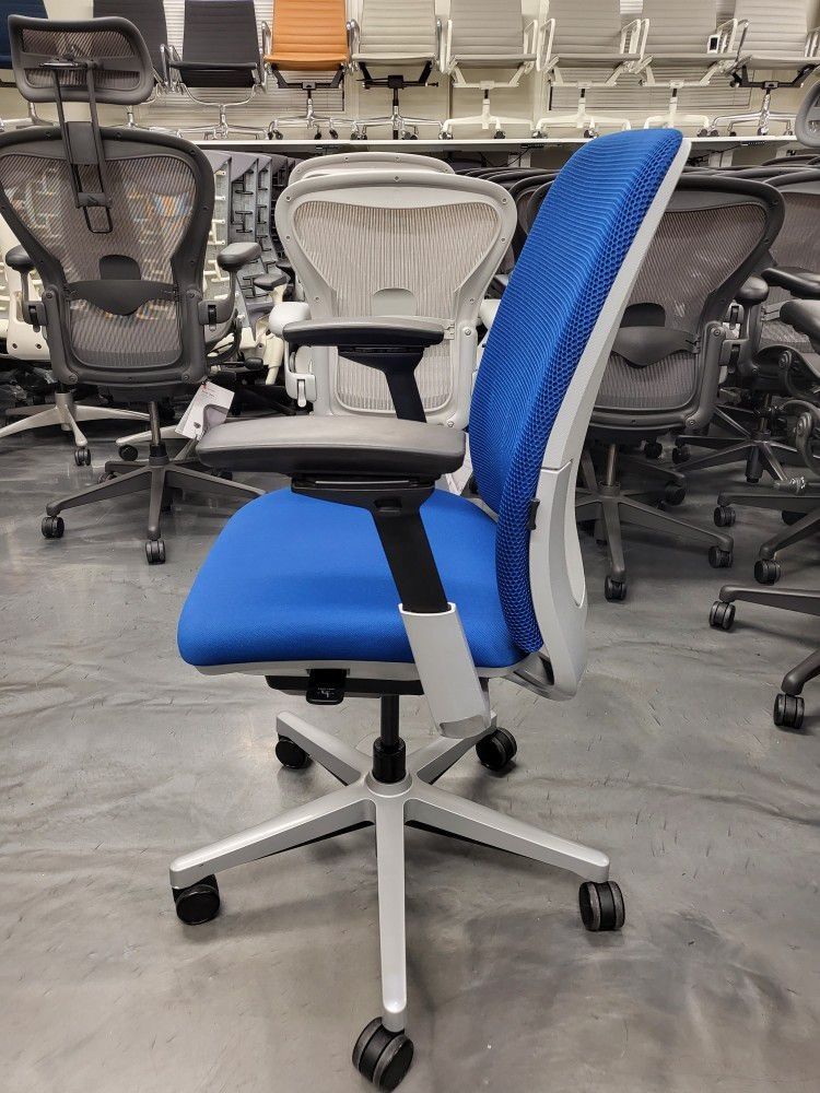 Lightly Used Steelcase Amia Chair