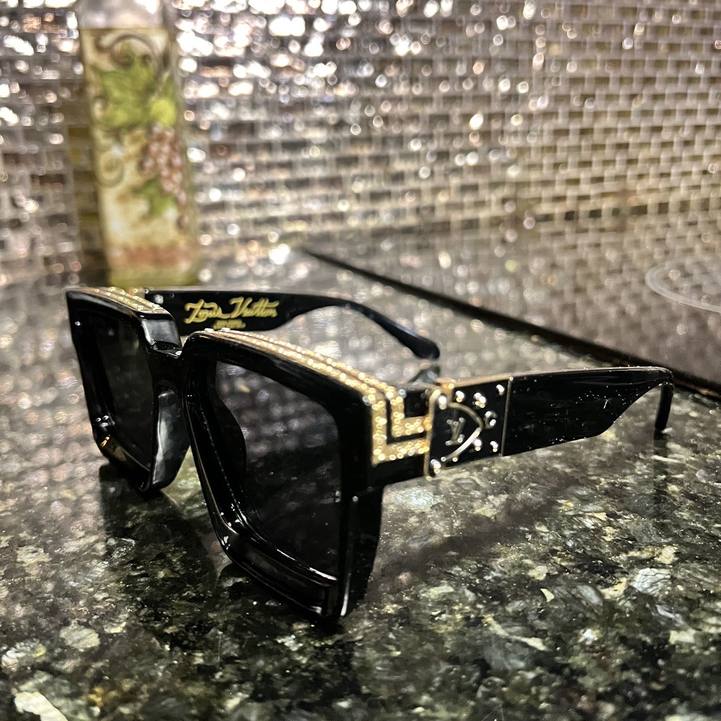 Louis Vuitton in the mood for love sunglasses for Sale in Lodi, NJ - OfferUp