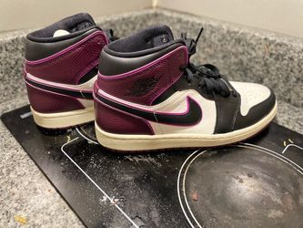 Air Jordan 1 Mid SE Bordeaux Sneakers