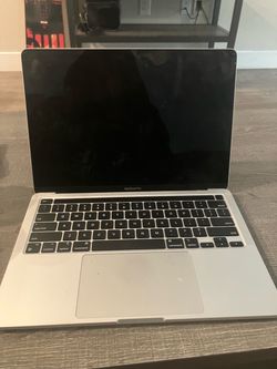 MacBook Pro 13’ inch with touch bar (cracked screen)