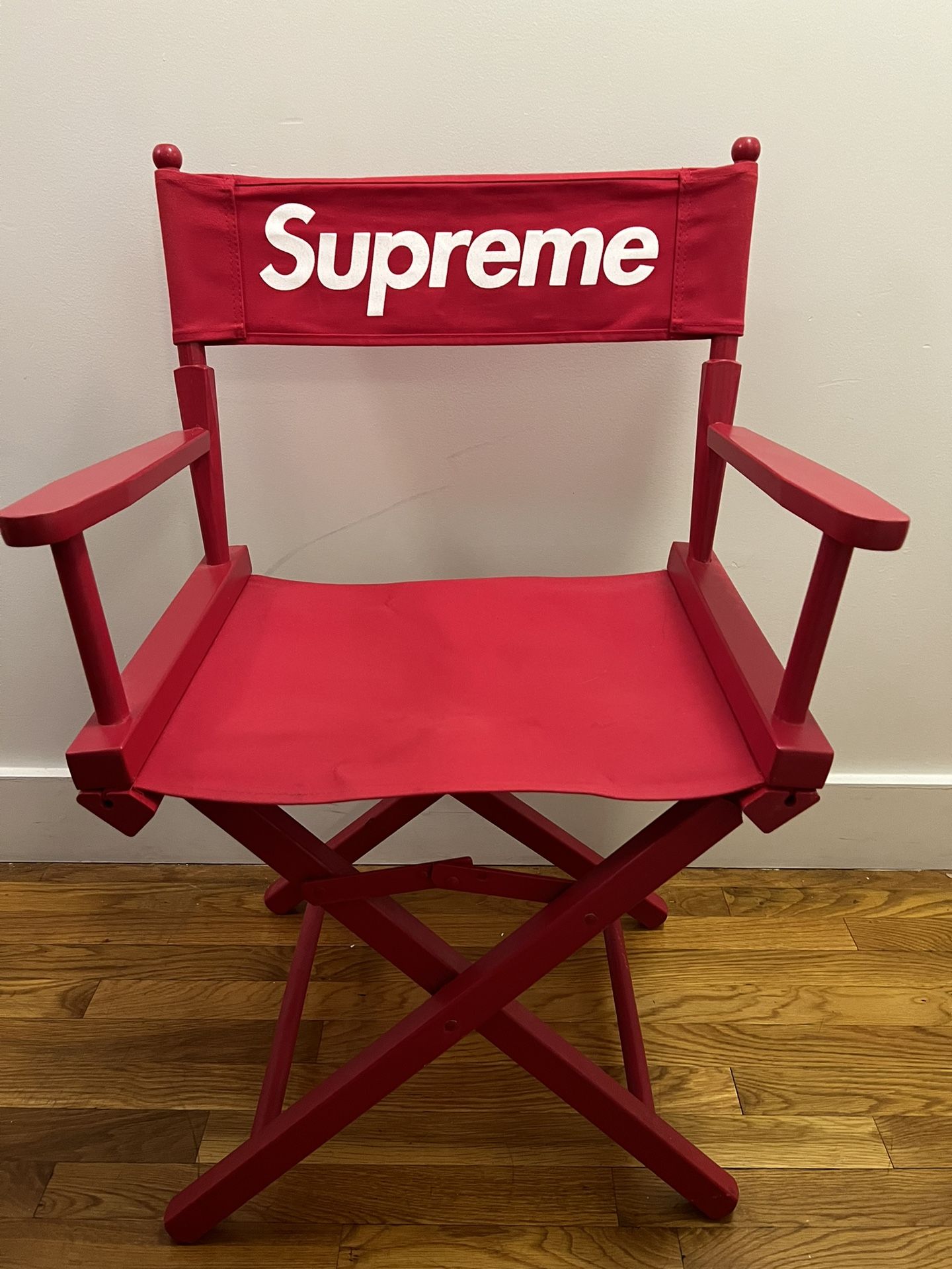 マーケティング Supreme Director's Chair 赤 eurocursions.com