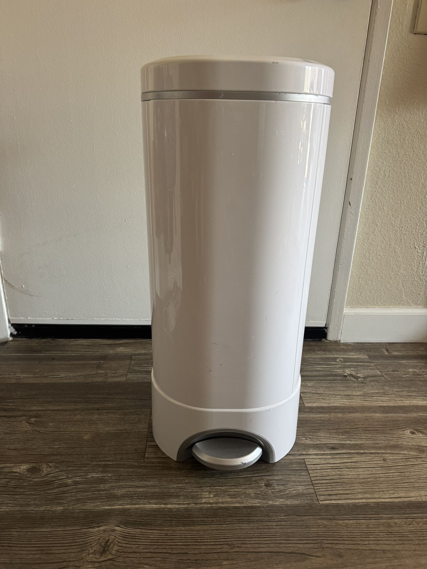 Step On Munchkin Diaper Pail