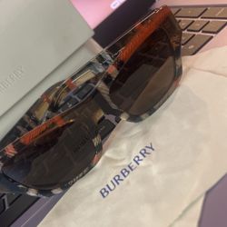 Female Burberry Sunglasses Model 8 444-1U 