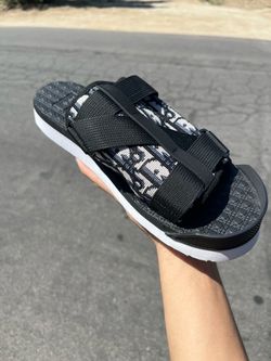 Dior slides