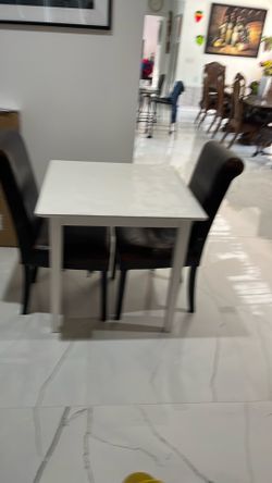 Kitchen table  30” by  30 and  2 chairs in good condition