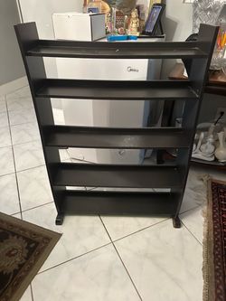 Games & DVD holds 300